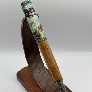 Battle of Gettysburg Witness Wood handmade rollerball pen.  Wood is from Oak tree that witnessed the Battle of Gettysburg. Comes with COA.