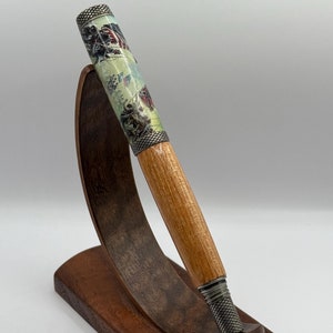 Battle of Gettysburg Witness Wood handmade rollerball pen.  Wood is from Oak tree that witnessed the Battle of Gettysburg. Comes with COA.