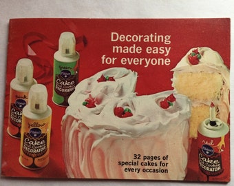 Decorating made easy for everyone, 32 pages of special cakes for every occasion, Pillsbury canned frosting cake ideas