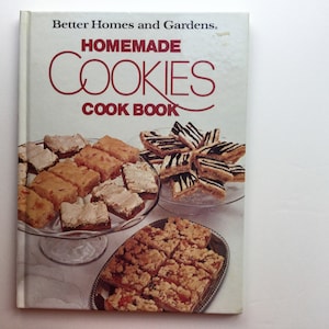 1975, Better Homes and Gardens Homemade Cookies Cookbook, Brownie Recipes, Bar Cookies, Holiday Cookies, Shaped Cookies, Gifts of Cookies