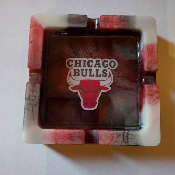 Chicago bulls ashtray/ Chicago Bulls gifts/ ashtrays/ sports gifts/ house gifts/ gifts for him/ gifts/ birthday gifts