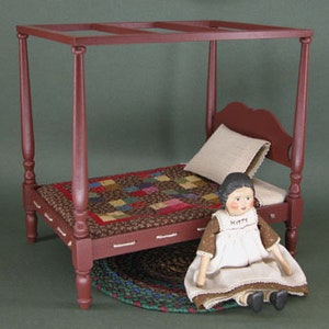 Hitty&#39;s Four Poster Canopy Bed with Bedding and Quilt