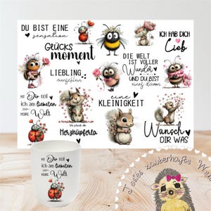 Könnte beinhalten: Eine weiße Keramiktasse und ein dekorativer Druck mit Zeichentricktieren und deutschem Text. Der Druck enthält Bienen, Eichhörnchen und Marienkäfer mit Sätzen wie "Glücks moment" und "Ich hab dich lieb".