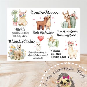 Könnte beinhalten: Eine dekorative Karte mit Aquarellillustrationen von Alpakas in verschiedenen Posen. Die Alpakas sind mit Sonnenbrillen, Blumen und Herzen dargestellt. Der deutsche Text enthält Sätze wie "Alpaka Liebe" und "Knutschieeee".