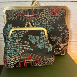 pochette et porte-monnaie brodés d'inspiration asiatique vintage neufs dans leur boîte