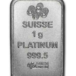 Op de afbeelding: Een zilveren platinabar met de inscriptie "SUISSE 1 g PLATINUM 999.5" en een logo van drie in elkaar verweven ringen.