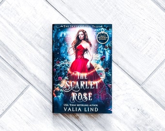 Puede incluir: Un libro titulado "The Scarlet Rose" de Valia Lind. La portada muestra a una mujer con un vestido rojo, con un castillo y rosas en el fondo. El libro es parte de la serie "The Skazka Fairy Tales".