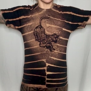 タイガーグラフィックシャツ ブリーチダイ リップルパターンTシャツ サイケデリック レトロ コンサート エステティック フェスティバルウェア XS～5XL