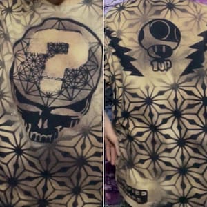 カスタムブリーチダイ グレイトフル・デッド スーパーマリオブラザーズ Tシャツ：アサナハニカム神聖幾何学Tシャツ、64サイドスターテトラヘドロン、1アップマッシュルーム