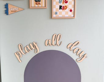 Play All Day Holzschild | Kinder Spielzimmer Schlafzimmer Wand Dekoration | Gender Neutral Kinderzimmer Schild | UK Handmade Geschenk