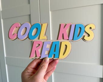 Cooles Kinder lesen Schild aus Holz | Pastell Leseecke Dekor | Kinderzimmer Buch Nook Wandkunst | Spielzimmer Schild DE