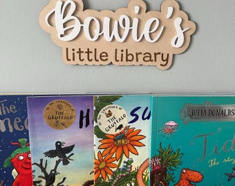 Personalisiertes kleines Bibliotheksschild | Kinder Leseecke Dekor | Bücherregal Zeichen | Kinderzimmer-Holztafel | Babypartygeschenk