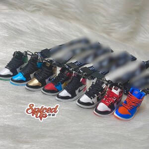 PORTACHIAVI MINI SCARPE SNEAKER STYLE JORDAN CUSTOM HD KEYCHAIN THOR  FULMINI - Ollie Trick Shop