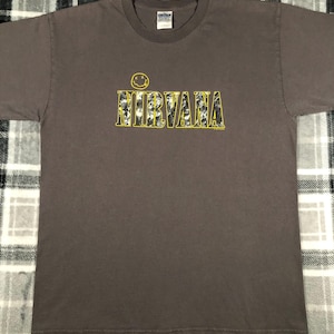 Nirvana - Vintage 90s - Smiley 1997 - Grunge Punk Rock Band T Shirt - Size L