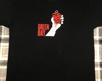 Vintage 2004 Green Day American Idiot Heart Grenade Logo Band T