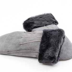 Mitones de piel de oveja merino natural con costuras decorativas, lana suave y cálida, color gris. ¡Hechos a mano! ¡Proporcione su número de teléfono!