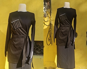 Vestido midi de estilo tradicional georgiano con chaqueta Chohka desmontable, dúo negro total