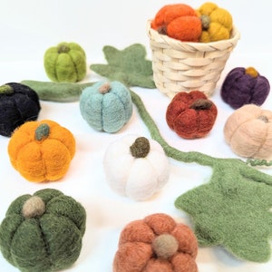 Felt Mini Pumpkins Loose Parts 4cm / Mini Wool Felted Pumpkins Play Food / You Choose Colors Pumpkin Balls Fall Autumn Decor Photo Props