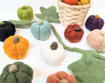 Felt Mini Pumpkins Loose Parts 4cm / Mini Wool Felted Pumpkins Play Food / You Choose Colors Pumpkin Balls Fall Autumn Decor Photo Props
