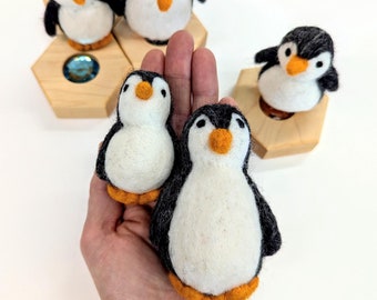 Felt Penguins Family Loose Parts for Arctic Sensory Play / Needle Felted Penguin Decoration Gift Tag Christmas Village Winter Play Mat Toy