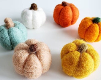 Felt Mini Pumpkins 4 cm 1.6 in Loose Parts for Sensory Play / Needle Felted Wool Halloween Pumpkin Ornament Thanksgiving Garland Decoration