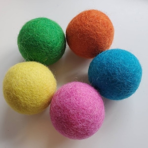 Felt Balls Tropical Colors 1.6 in 4 cm / Large Felted Wool Balls Loose Parts / Pom Poms for Crafts Garlands Montessori Sensory Pretend Play