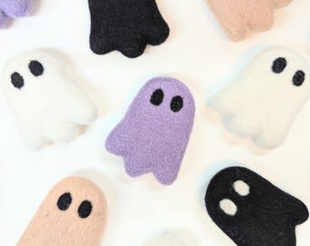Felt Ghosts Loose Parts / Needle Felted Wool Black White Peach Spooky Halloween Cute Mini Ghost for Garland Decorations Crafts Sensory Bin