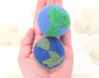 Felt Planet Earth Balls 1.77 in 4.5 cm / Needle Felted Wool Earth Pom Poms / Solar System Globe Loose Parts for Garland Mobile Sensory Play