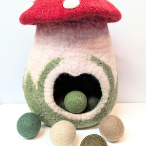 Felt Mushroom House - Medium