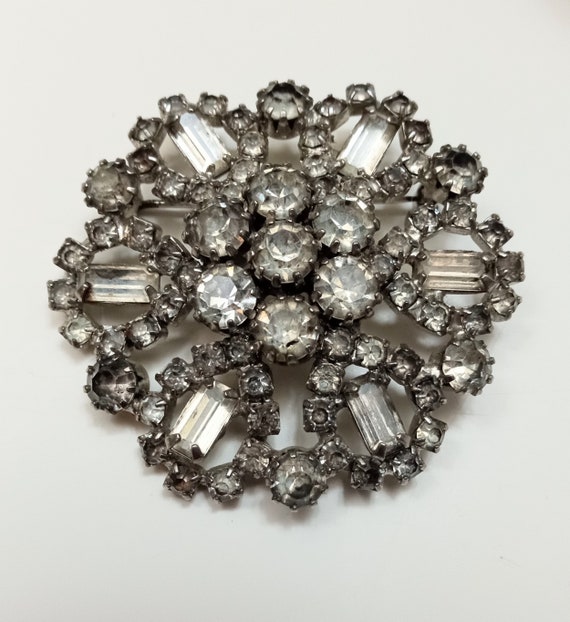 Weiss signed Rhinestone Brooch