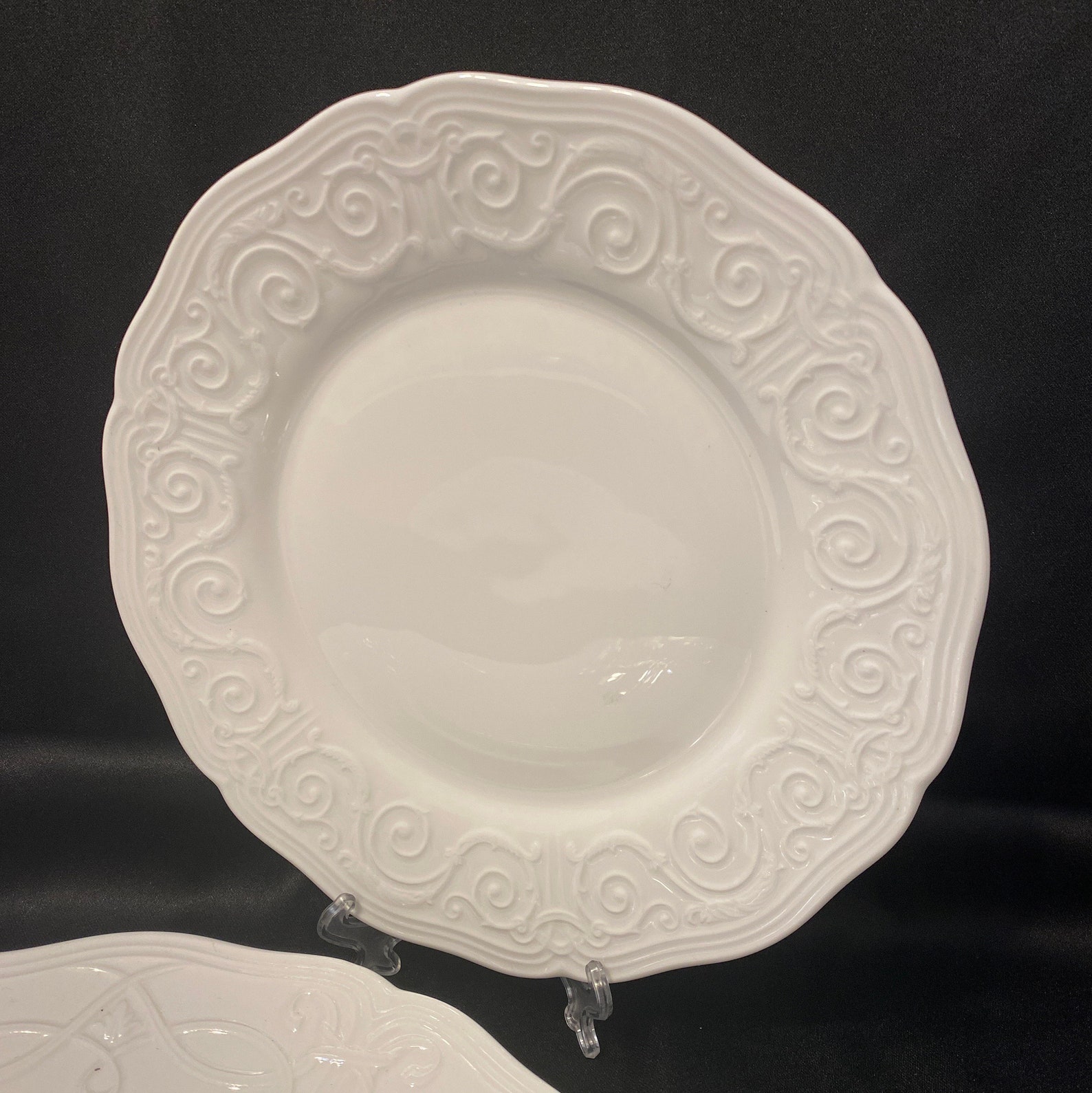 Wedgewood Traditions Heirloom Dinner Plates/replacement/white Embossed Pattern Etsy