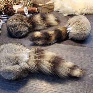 Handmade Catnip Cat Toy: Rabbit Fur Ball with Raccoon Tail bild 8