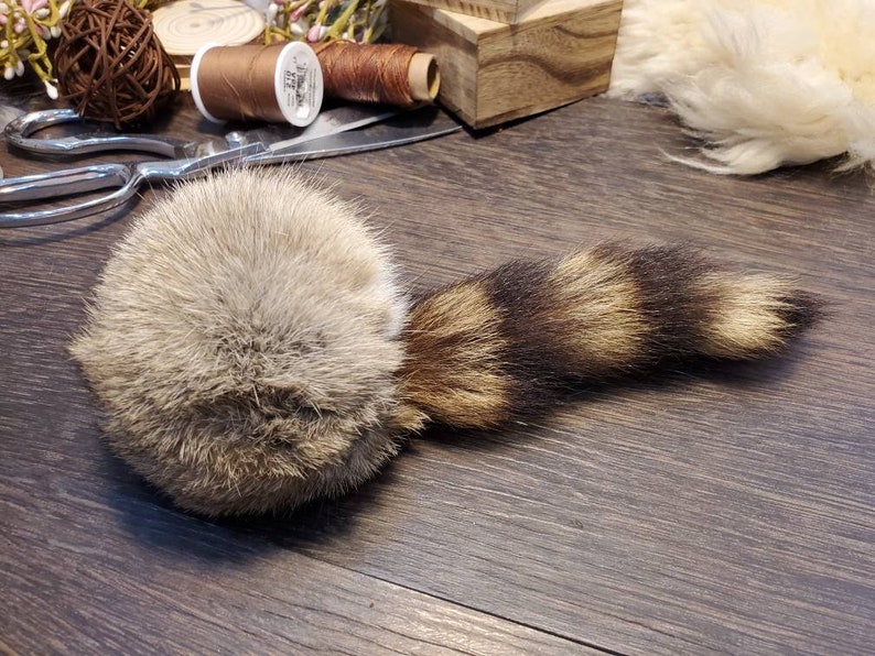 Handmade Catnip Cat Toy: Rabbit Fur Ball with Raccoon Tail bild 3