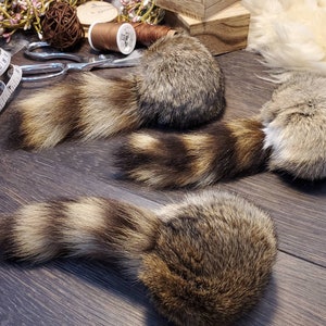 Handmade Catnip Cat Toy: Rabbit Fur Ball with Raccoon Tail bild 7