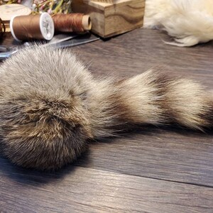 Handmade Catnip Cat Toy: Rabbit Fur Ball with Raccoon Tail bild 4