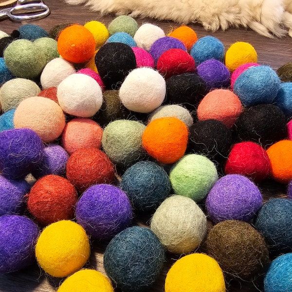 25/30mm, Felted Wool Balls, All Natural, Catnip Optional, 20 hand-made, multi color wool balls included, Cat Toys, pompoms, Free Shipping