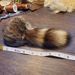 Handmade Catnip Cat Toy: Rabbit Fur Ball with Raccoon Tail bild 6