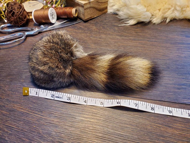 Handmade Catnip Cat Toy: Rabbit Fur Ball with Raccoon Tail bild 6