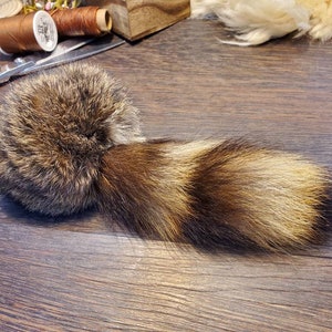 Handmade Catnip Cat Toy: Rabbit Fur Ball with Raccoon Tail bild 2