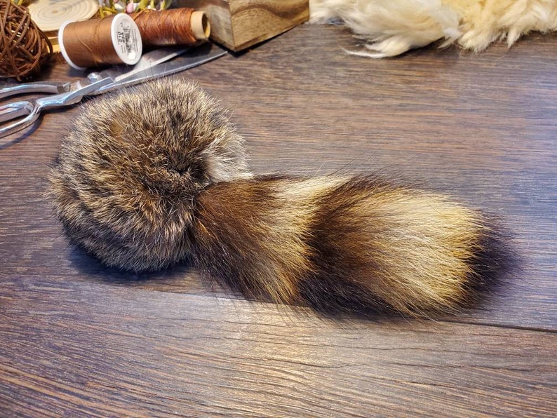 Handmade Catnip Cat Toy: Rabbit Fur Ball with Raccoon Tail bild 2