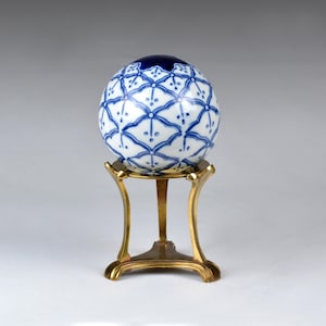 Vintage Home Decor Tabletop Decorative Blue and White Porcelain Ball on Brass Holder 7.0”/17.8cm (N3835)