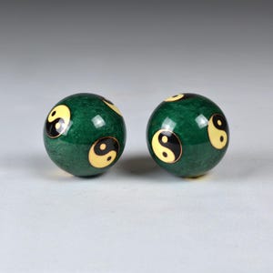 Vintage Chinese Folk Art Yin and Yang Baoding Balls Hand Massage Ball Chinese Health Exercises Decompression Ball (N3907)