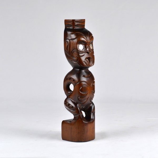 Art tribal polynésien des îles du Pacifique, sculpture totem maori sculptée à la main Tekoteko avec yeux en coquillage paua Nouvelle-Zélande 10,9 po./27,7 cm (N3288)