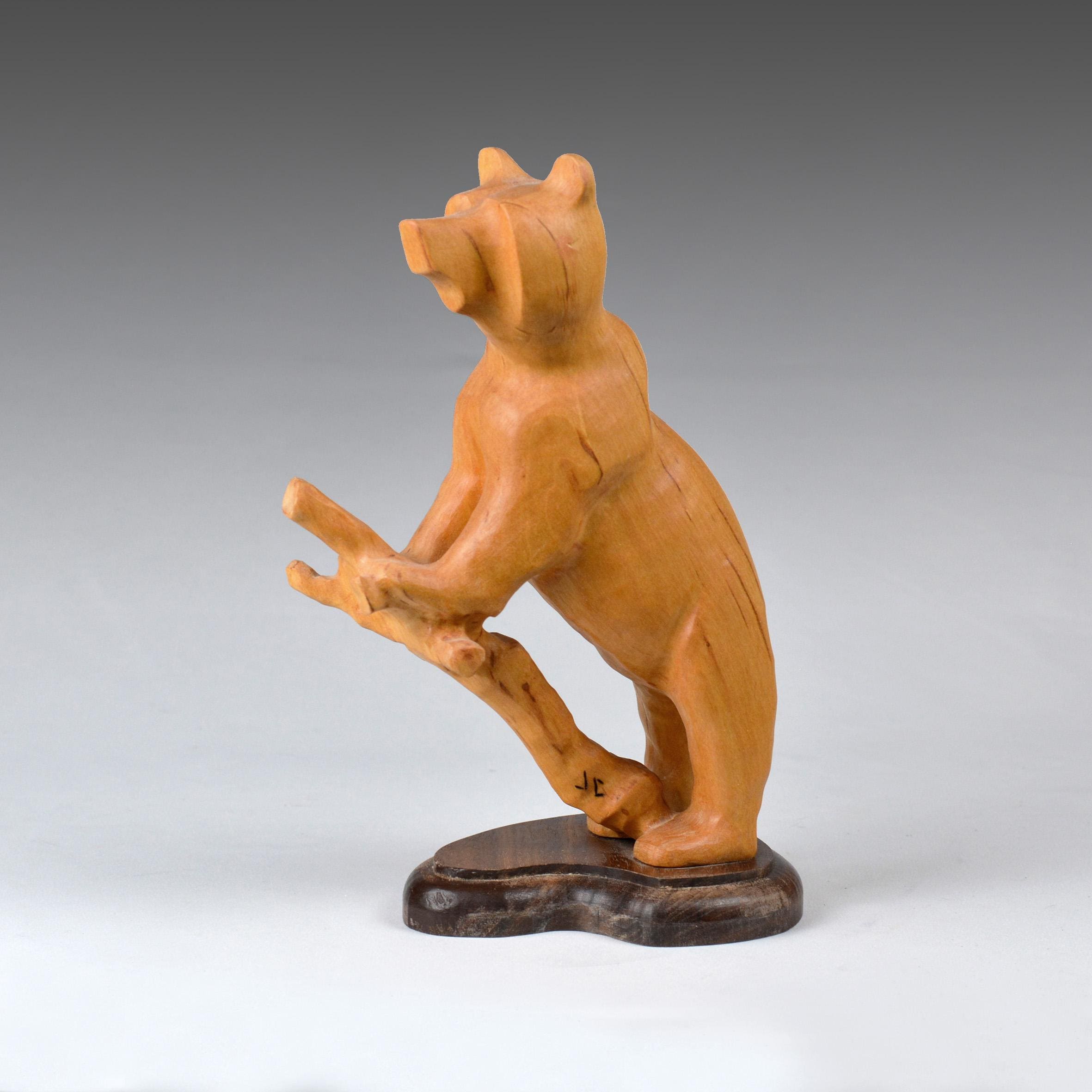 ヴィンテージ 手彫り 木製クマの彫刻 JC サイン入り 9.5 インチ