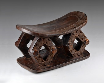 Antiker Ashanti Hocker: Handgeschnitzte westafrikanische Stammeskunst, Ghana (16,3"/ 41,5 cm) (N3476)