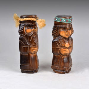 Rzadka zabytkowa północna Japonia Hokkaido tradycyjne rzemiosło ludowe ręcznie rzeźbiona lalka artystyczna Ainu Nipopo 8,3&quot;/21 cm (N2516)