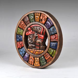 Placa de pared con calendario maya/azteca de estilo precolombino, tallado y pintado a mano, de 10,8”/27,4 cm, de arte popular mesoamericano antiguo (N3771)