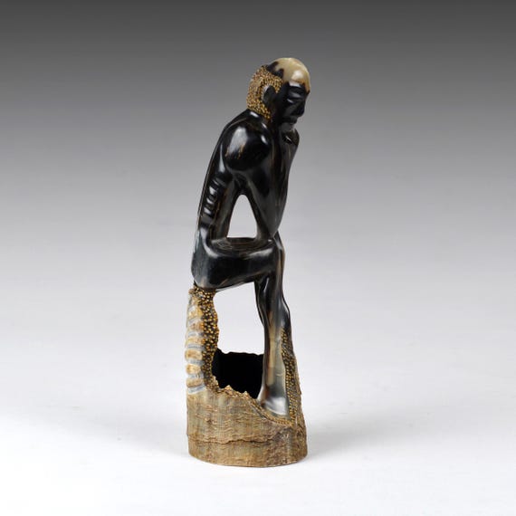 希少なヴィンテージアフリカ民芸品 手彫り角彫刻「考える人」 8.3 
