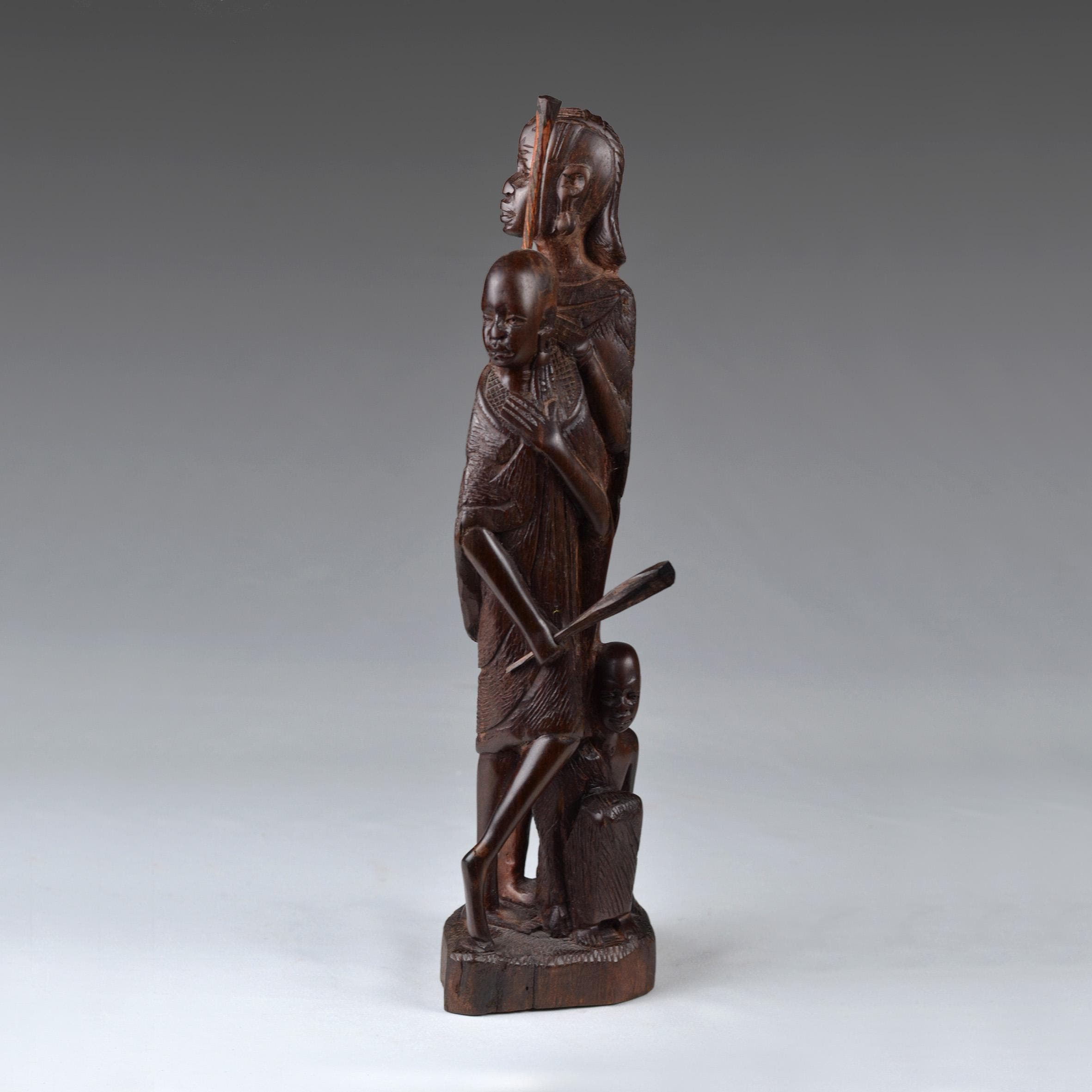 ヴィンテージの手彫りアイアンウッド彫刻：ケニアのマサイ族の民芸品