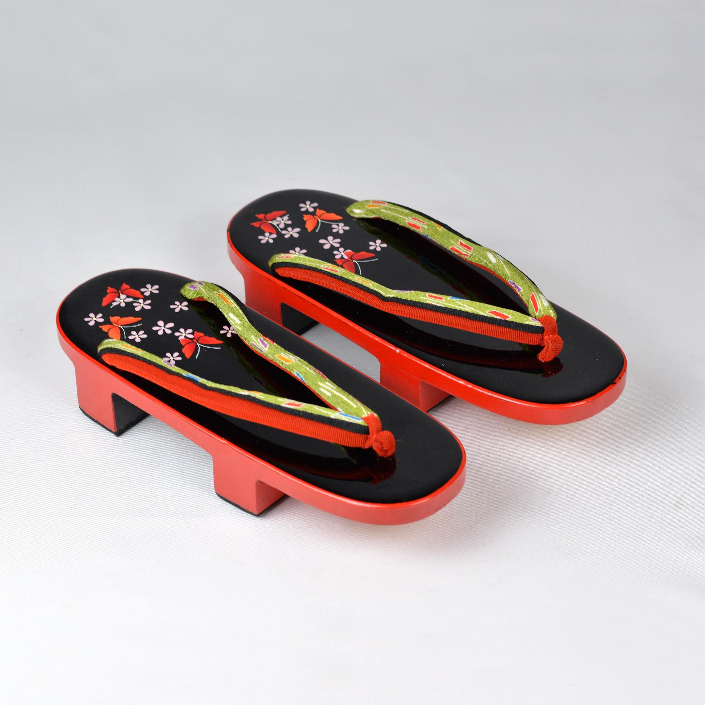 TAKA✴︎☆ Vintage Japanese Wooden Geta Sandals: Black Red Floral Butterfly